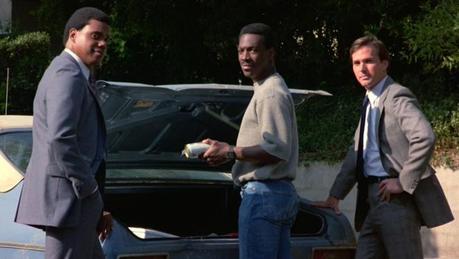 Axel Foley This can't be recommended police procedure... then again, he's not in uniform?
