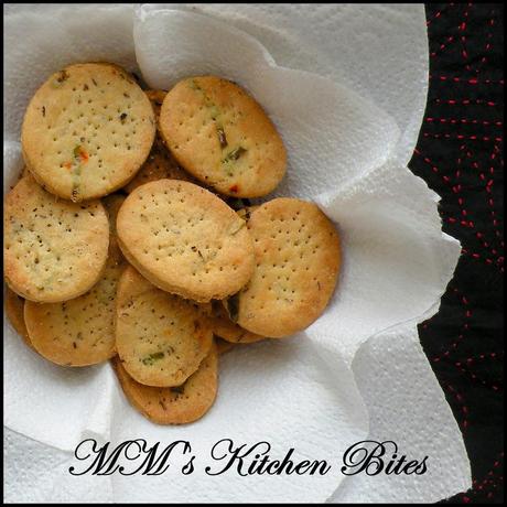 Baked Mathri...Three Pepper Sisters!!!