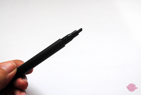 BYS-Angled-Tip-Liquid-Eyeliner-Pen-1.5ml-Angled-Tip