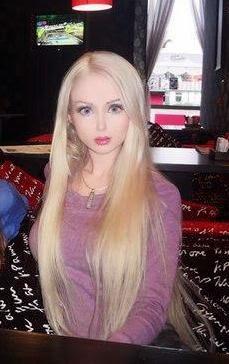 Human Barbie Valeria Lukyanova -  attacked !!