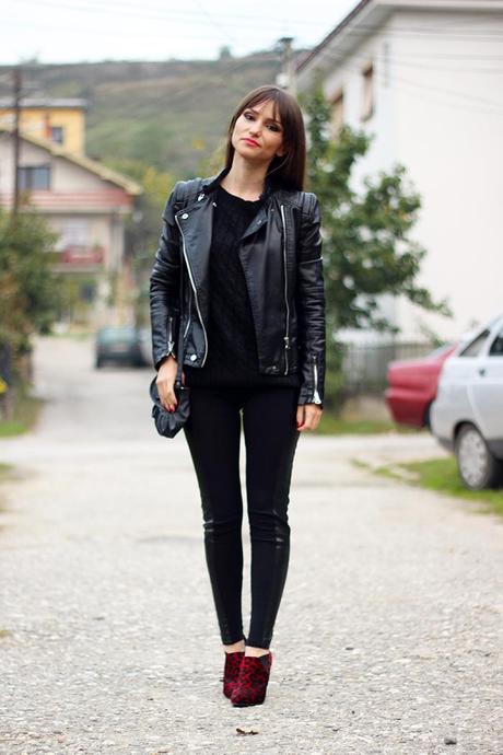 How to wear all black outfit