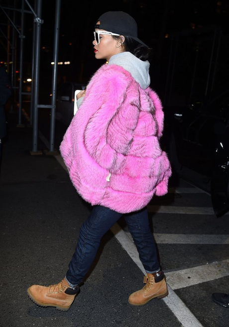 Rihanna Spotted Out & About In New York Rihanna Spotted Out & About In New York