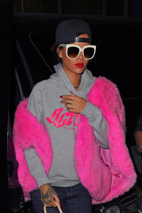 Rihanna Spotted Out & About In New York Rihanna Spotted Out & About In New York