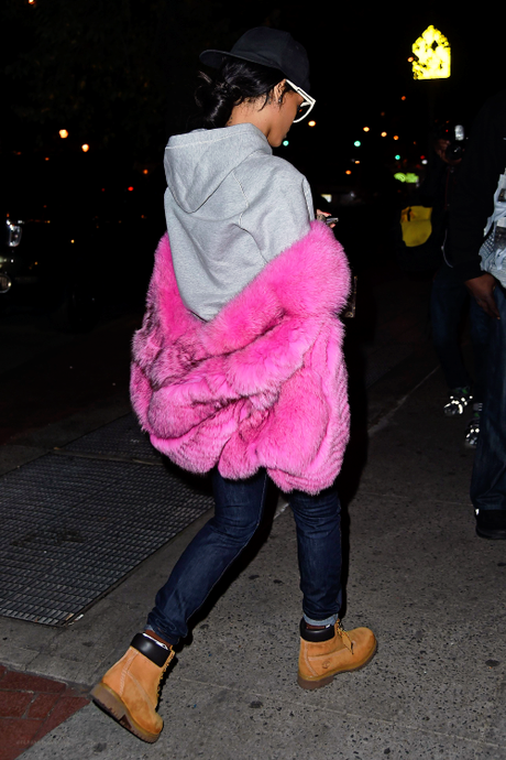 Rihanna Spotted Out & About In New York Rihanna Spotted Out & About In New York