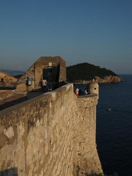 P8110683 ”アドリア海の真珠” ドゥブロヴニク・城壁から臨む/ Dubrovnik, Pearl of the Adriatic, sight from the castle walls