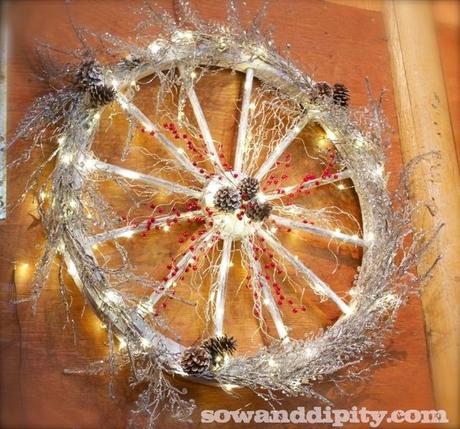 14 Designer Christmas Wreaths wagon wheel wreath
