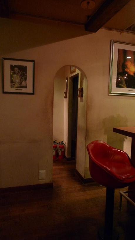 At the Cigar Bar Chardonnay, Omotesandō, Tokyo, Japan Cigar Bar Chardonnay, Omotesandō, Tokyo, Japan / Leica D-Lux 4