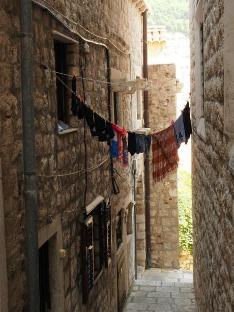 P8110855 ”世界の宝”　ドゥブログニク，城内の風景 / Dubrovnik, Thesaurum mundi, sight into the castle walls