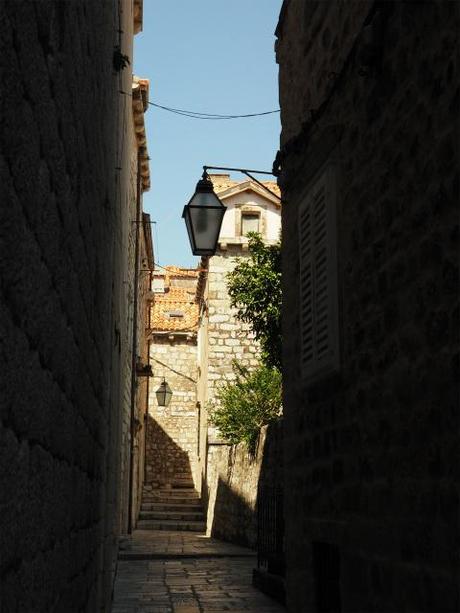 P8110835 ”世界の宝”　ドゥブログニク，城内の風景 / Dubrovnik, Thesaurum mundi, sight into the castle walls