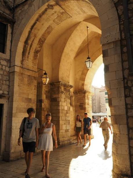 P8100596 ”世界の宝”　ドゥブログニク，城内の風景 / Dubrovnik, Thesaurum mundi, sight into the castle walls