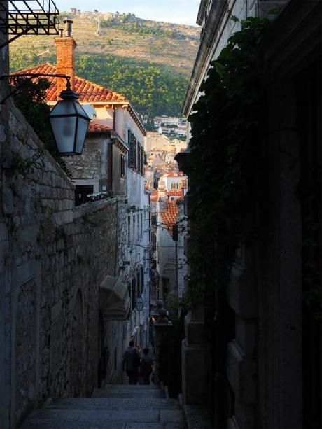 P8120934 ”世界の宝”　ドゥブログニク，城内の風景 / Dubrovnik, Thesaurum mundi, sight into the castle walls