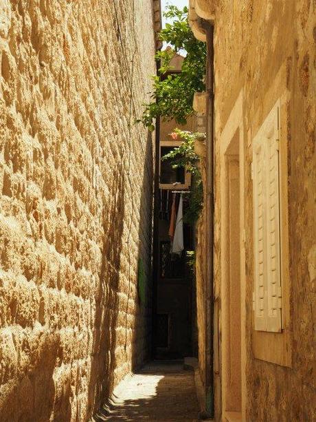 P8110856 ”世界の宝”　ドゥブログニク，城内の風景 / Dubrovnik, Thesaurum mundi, sight into the castle walls