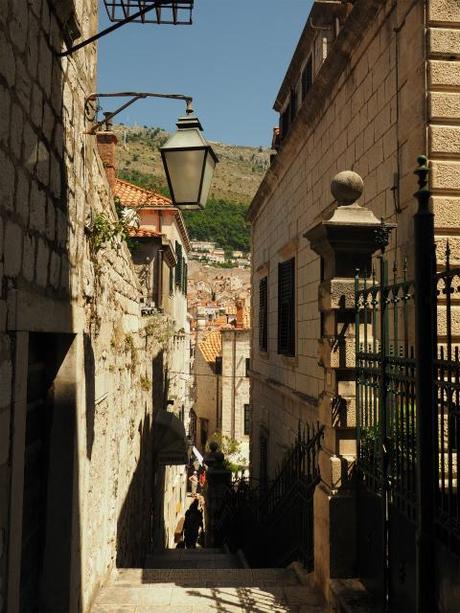 P8110864 ”世界の宝”　ドゥブログニク，城内の風景 / Dubrovnik, Thesaurum mundi, sight into the castle walls