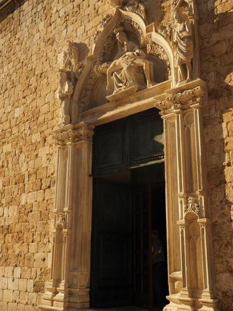 P8100442 ”世界の宝”　ドゥブログニク，城内の風景 / Dubrovnik, Thesaurum mundi, sight into the castle walls