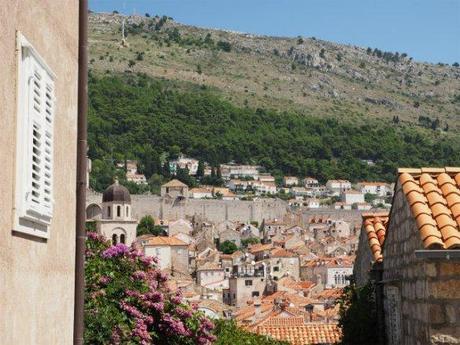 P8110847 ”世界の宝”　ドゥブログニク，城内の風景 / Dubrovnik, Thesaurum mundi, sight into the castle walls