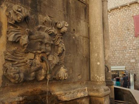 P8100448 ”世界の宝”　ドゥブログニク，城内の風景 / Dubrovnik, Thesaurum mundi, sight into the castle walls
