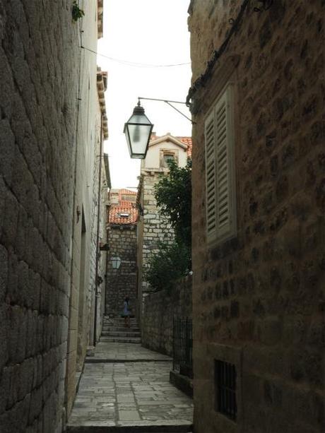P8120917 ”世界の宝”　ドゥブログニク，城内の風景 / Dubrovnik, Thesaurum mundi, sight into the castle walls