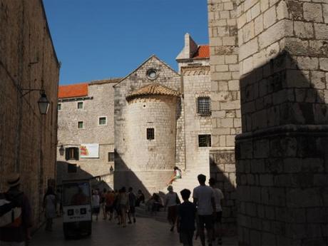 P8110785 ”世界の宝”　ドゥブログニク，城内の風景 / Dubrovnik, Thesaurum mundi, sight into the castle walls