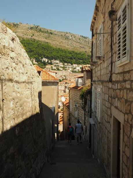 P8110857 ”世界の宝”　ドゥブログニク，城内の風景 / Dubrovnik, Thesaurum mundi, sight into the castle walls