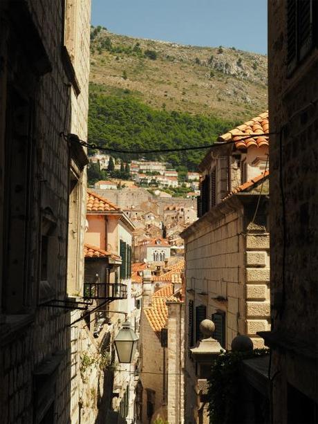 P8110845 ”世界の宝”　ドゥブログニク，城内の風景 / Dubrovnik, Thesaurum mundi, sight into the castle walls