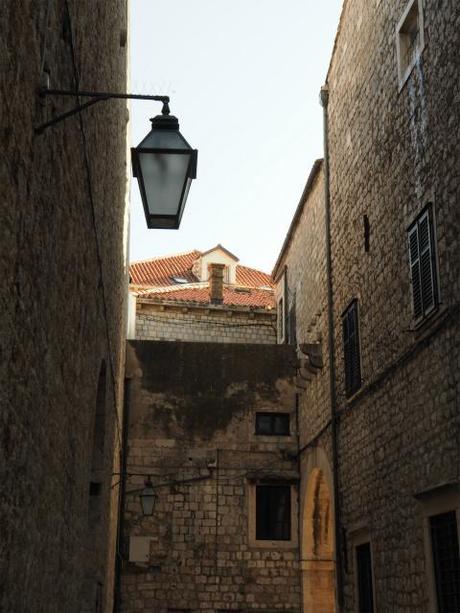 P8100592 ”世界の宝”　ドゥブログニク，城内の風景 / Dubrovnik, Thesaurum mundi, sight into the castle walls