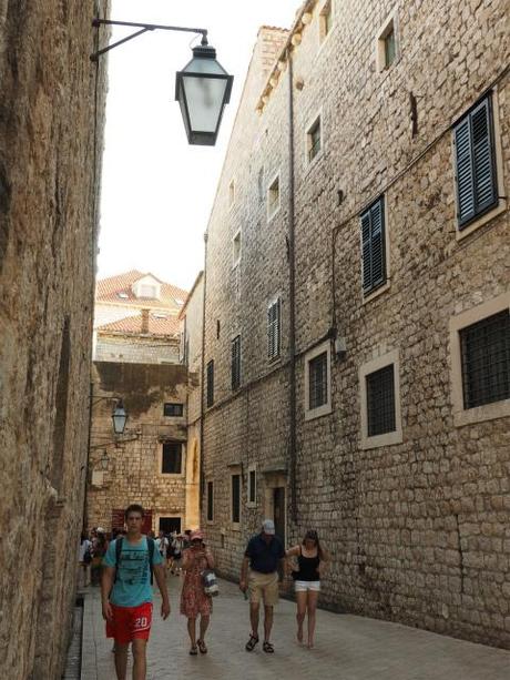 P8100591 ”世界の宝”　ドゥブログニク，城内の風景 / Dubrovnik, Thesaurum mundi, sight into the castle walls