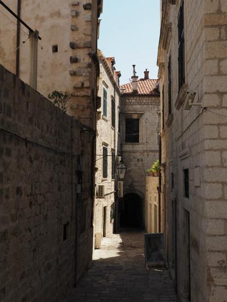 P8110813 ”世界の宝”　ドゥブログニク，城内の風景 / Dubrovnik, Thesaurum mundi, sight into the castle walls