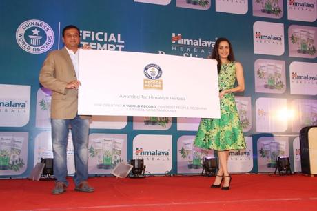 Himalaya Herbals creates a Guiness World Record of 286 facials Himalaya Herbals creates a Guiness World Record of 286 facials