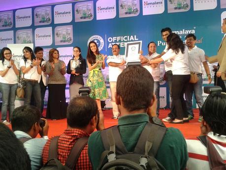 Himalaya Herbals creates a Guiness World Record of 286 facials Himalaya Herbals creates a Guiness World Record of 286 facials