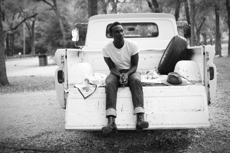 IMG 7471 1 620x413 TWO NEW LEON BRIDGES SINGLES LIGHT UP OUR DAY [FREE MP3]