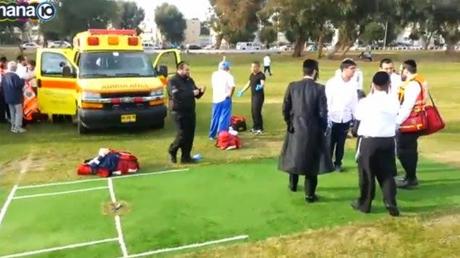 As Cricket mourns Phil Hughes - an Umpire too died on field ... !