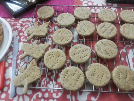 Digestive Biscuits-Quaker Oats Plus with Whole Wheat Flour /Atta