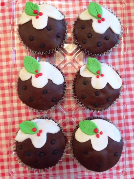 christmas pudding cupcakes easy recipe and method happy holidays