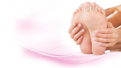 5 Home remedies to get rid of cracked heels