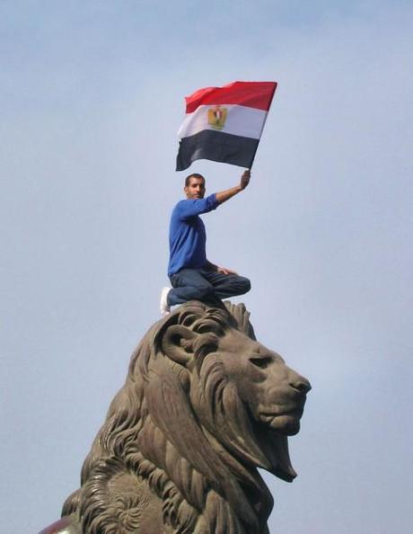 800px-The_lion_of_Egyptian_revolution_(Qasr_al-Nil_Bridge)-edit2
