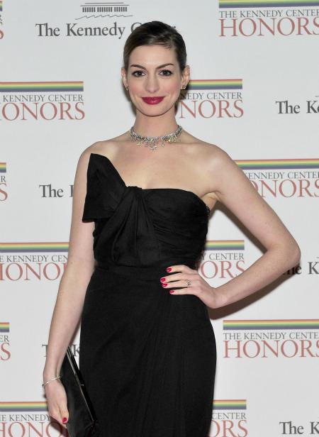 Anne hathaway Wedding Wednesday: Celeb Engagements for the Holidays