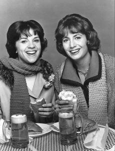 Shirley Feeney (Cindy Williams) and Laverne De Fazio (Penny Marshall)