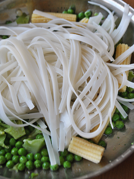 rice noodles stir fry