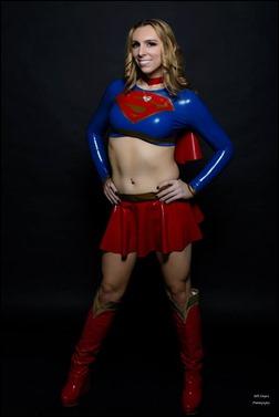 Jerikandra Cosplay as Supergirl (Photo by Bill Hinsee Photography)