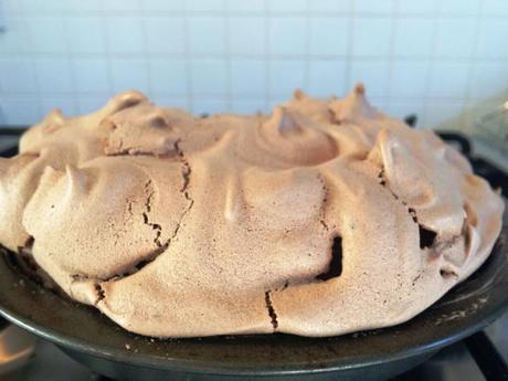 baked mocha meringue topping for cake using sugar and crumbs mochalicious