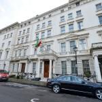 In Pictures: Former JFK residence to be transformed into a £150 MILLION mega-mansion SWNS_JFK_HOUSE_13