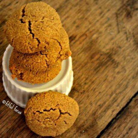 Paleo Pumpkin Spice Cookies {gluten free, vegan option} Paleo Pumpkin Spice Cookie via Fitful Focus #paleo #glutenfree #pumpkin #cookies #recipe