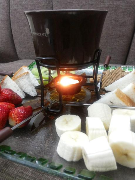 Breakfast in bed -Chocolate Fondue With Fruits Get Set for Valentines Day