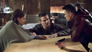 Arrow’s “Canaries” (S3,EP13) & The Relief of Seeing Bad Storylines Finally Flushed Away Arrow Canaries