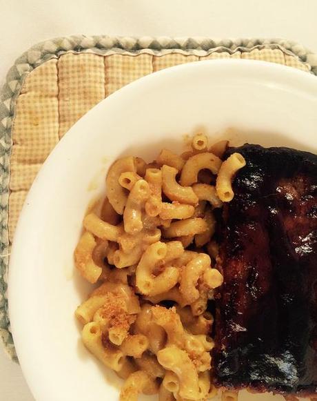 Macaroni ‘n’ Cheese with BBQ Seitan Riblets macaroni and cheese