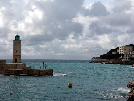 Lighthouse at the tip of the Quai des Moulins in the port of Cassis