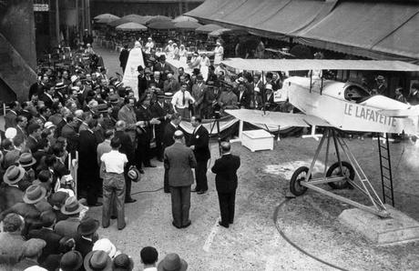 Jules Védrines, 1st pilot to fly at more than 100mph, winner of the 1912 Gordon Bennett race, once landed a plane on a dept store roof on a dare... and though the people loved it, the city was PISSED!