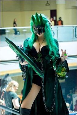 PrettyWreck Cosplay as Female Thresh (Photo by Mike Medereos)