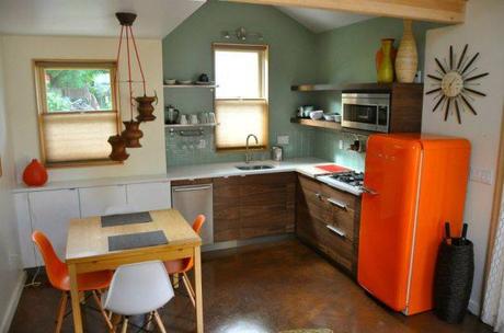 jack-barnes-architect-pdx-eco-cottage-kitchen1-via-smallhousebliss
