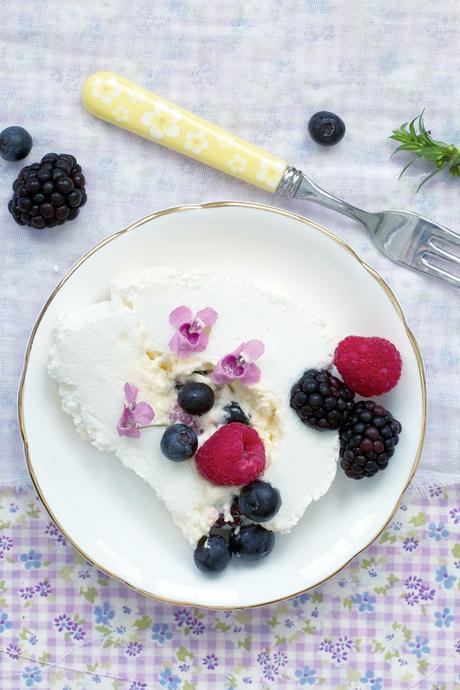 Pavlova Roulade with berries